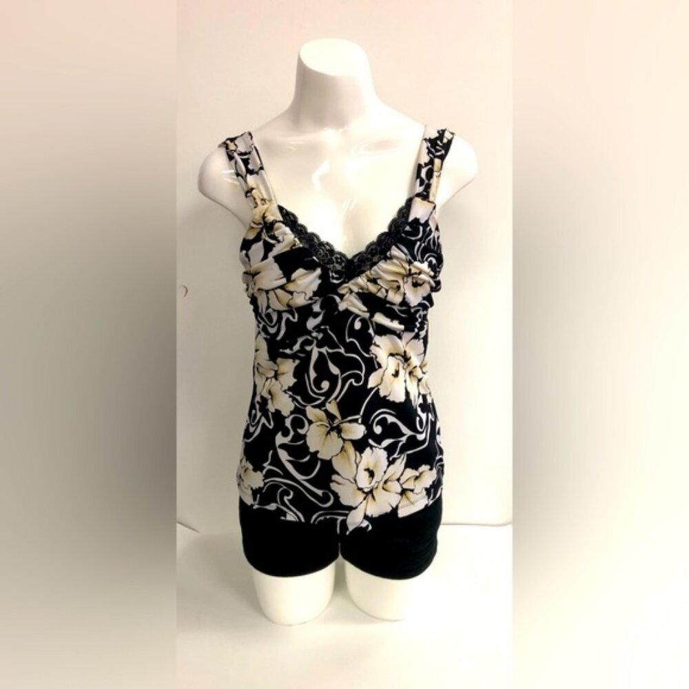 WHITE HOUSE BLACK MARKET BLOSE in size medium